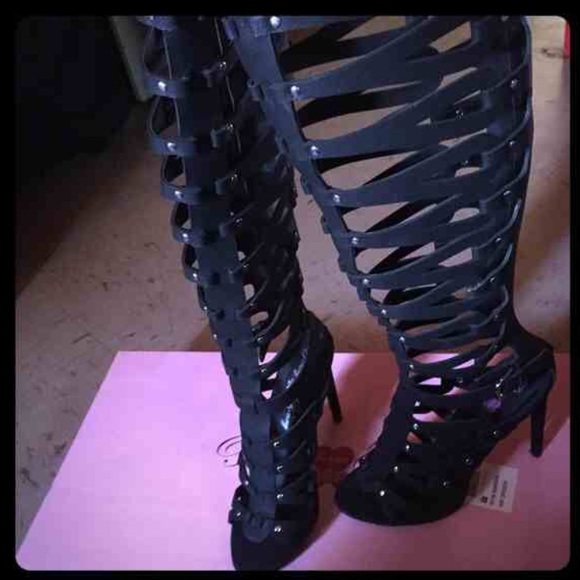 Gladiator heels; Penny loves Kenny