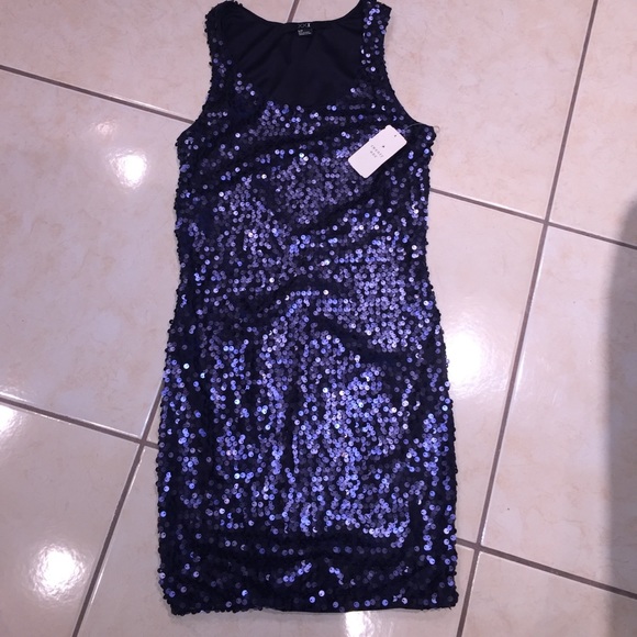 Price🔽Brand new Forever21 blue sequin dress.