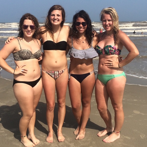 Bikini - Picture 4 of 4