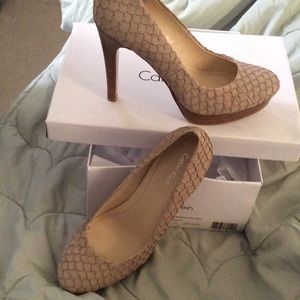 Calvin Klein Kendall Fish skin pumps