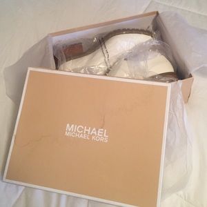 Michael Kors. Edison lace up.