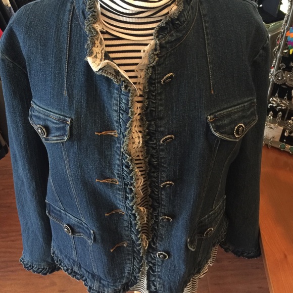 Berek stretch denim jacket with lace details⬇️⬇️⬇️ - Picture 2 of 4