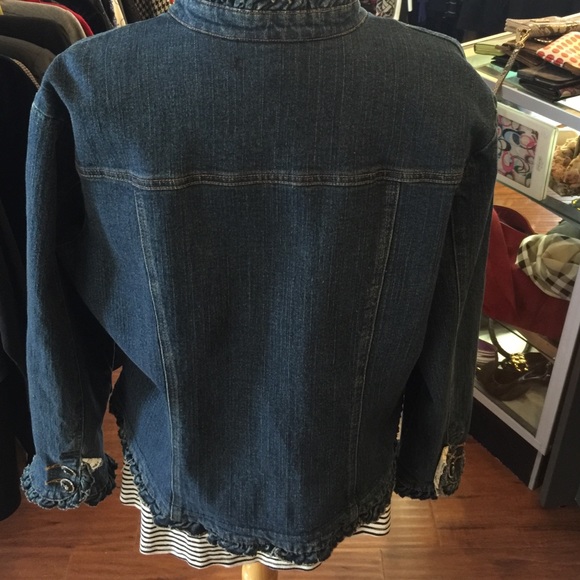 Berek stretch denim jacket with lace details⬇️⬇️⬇️ - Picture 3 of 4