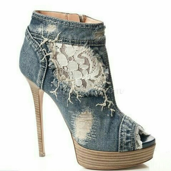 Beautiful peep toe canvas heels
