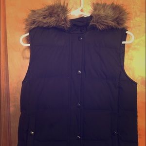 GAP puffer vest with hood and detachable fur.