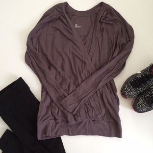 Gap Body Gray Wrap yoga top. Size:XS