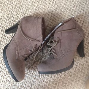 Fall booties size 8 NWOT Taupe