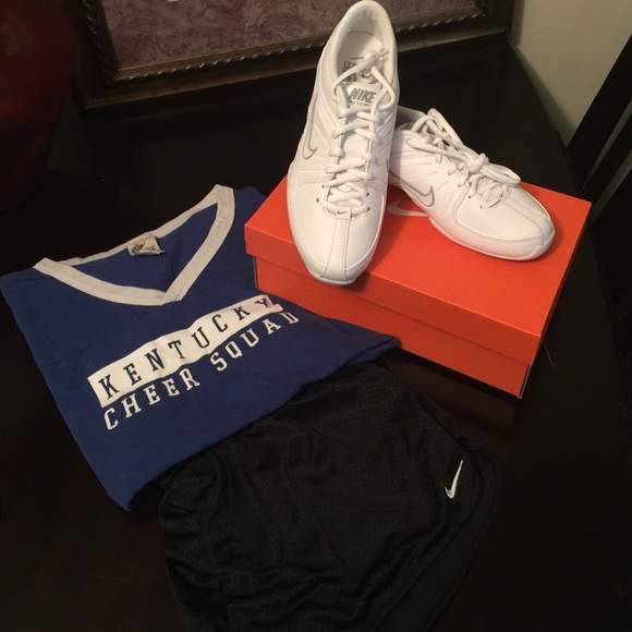 🎀SOLD🎀Nike Cheer shoes, size 7.5