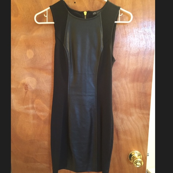 NWOT-Sleeveless zipper up dress
