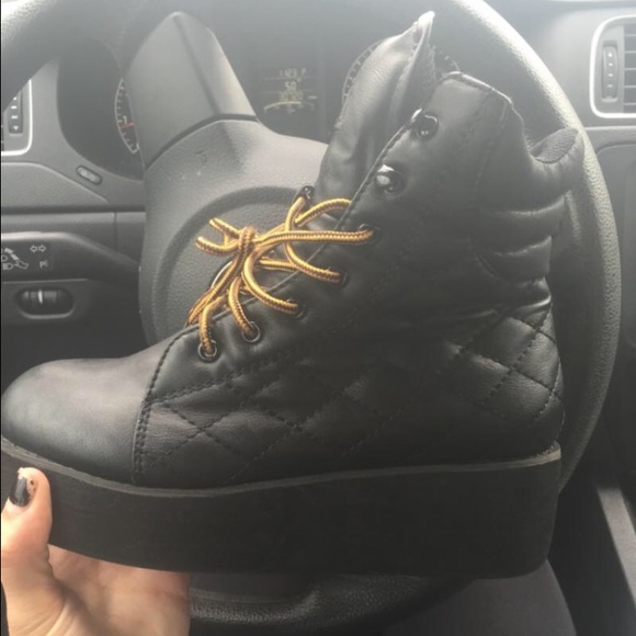 YRU raze booties. Size 7.