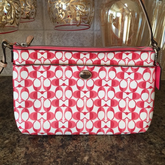 Coach bag NWOT, never used, great color!