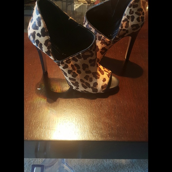 BCBG calf hair leopard print booties sz 37 - Picture 1 of 3