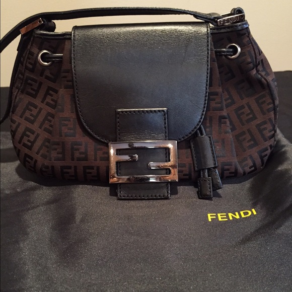 💯authentic small Fendi shoulder bag