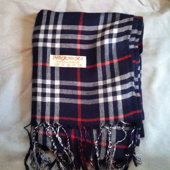 Super cute fall scarf 💯% cashmere!😍