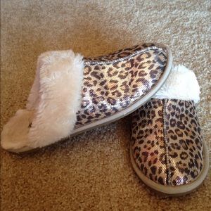 Cheetah print fuzzy slippers