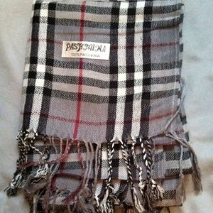 Super cute fall scarf 💯% cashmere!😍