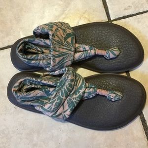 Sanuk yoga sandals