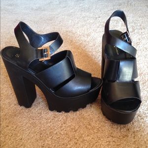 "Catwalk" black, chunky heels!