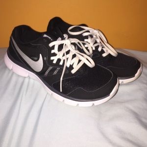Nike Tennis Shoes