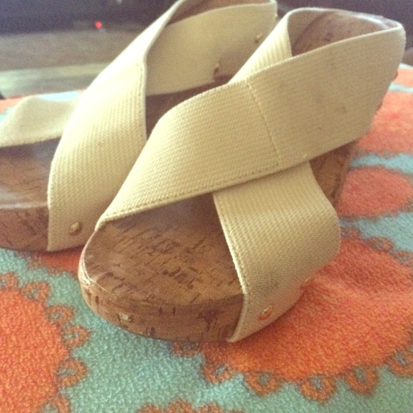 Cute size 9 slip on wedges!
