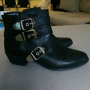 Gianni Bini anckle boots