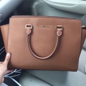 -TRADING- 🎀 MICHAEL KORS SELMA LARGE 💚