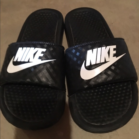 NIKE slip ons