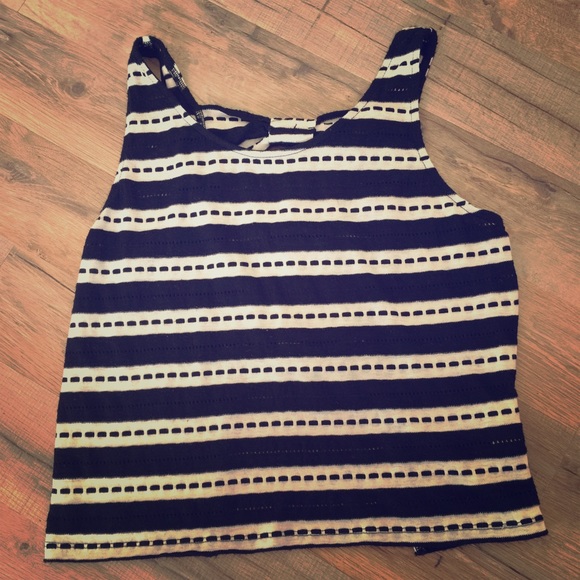 Black& white crop top/ bows in the back