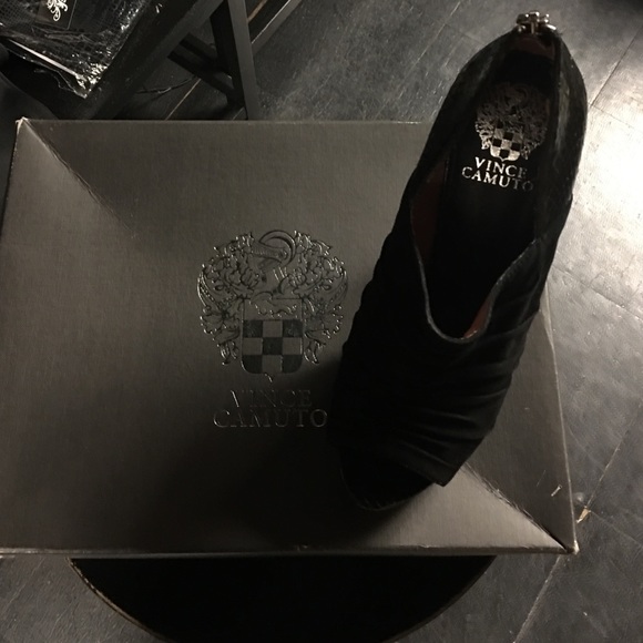 Black Vince Camuto SnakeSkin Heels