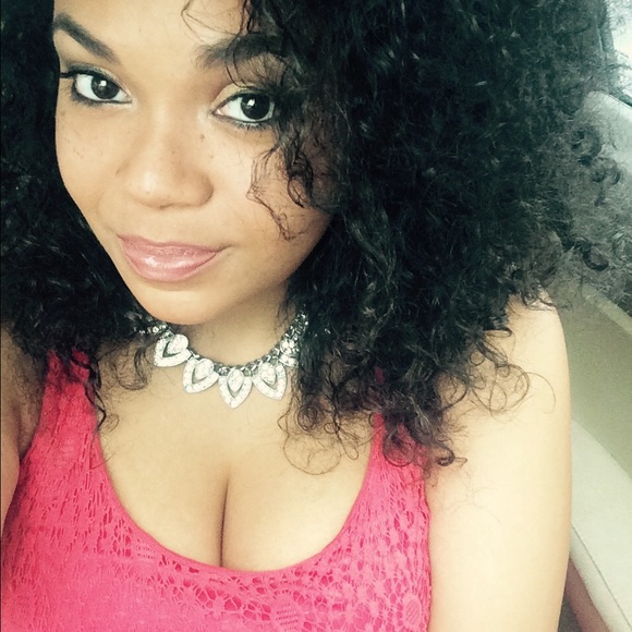 Meet your Posher, Casdandra - Picture 1 of 1