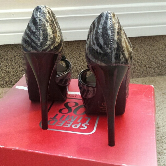 Adorable, only worn once! - Picture 2 of 3