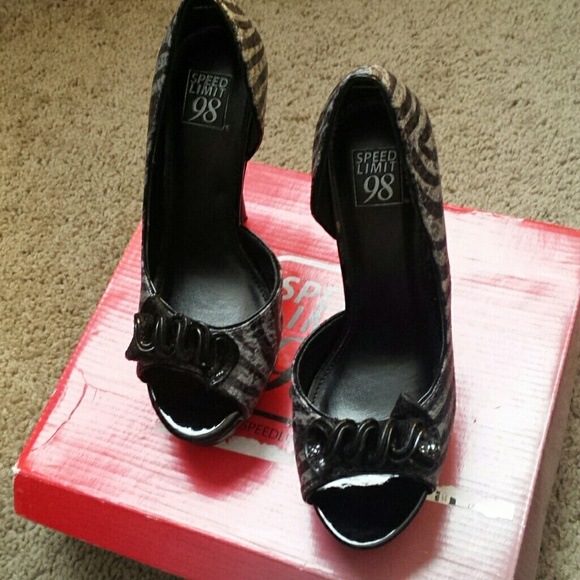 Adorable, only worn once! - Picture 3 of 3