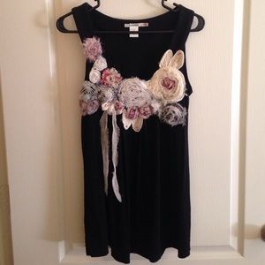 Feratelli scoop-neck sleeveless top.