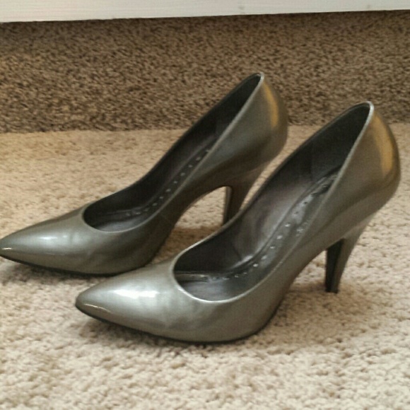 Gently used, perfect for all occasions! - Picture 1 of 2