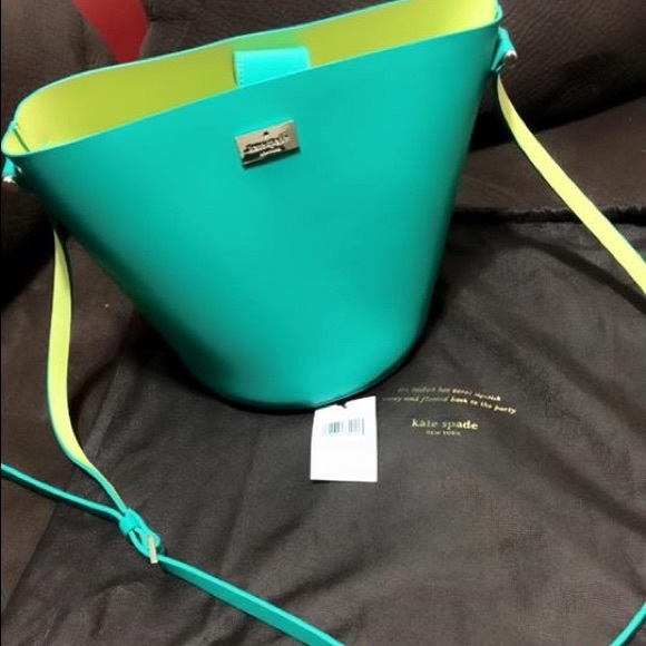 kate spade bucket bag brand new with tag