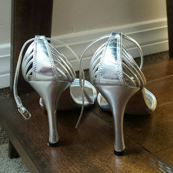 Worn once on a cruise! - Picture 3 of 4