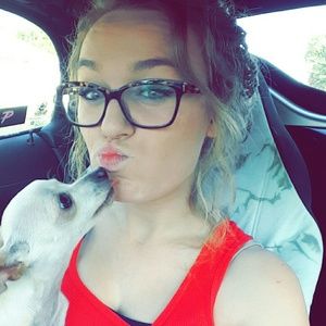 Meet your Posher, Laci