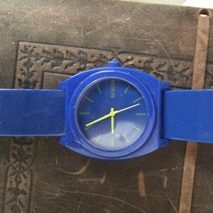 💢24 HR SALE! 💢Nixon time teller