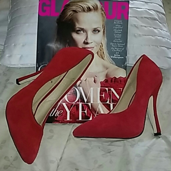 Red Suede Sz. 8 Classic Heel
