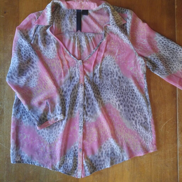 🌸FLASHSALE🌸 Beautiful blouse - Picture 2 of 3