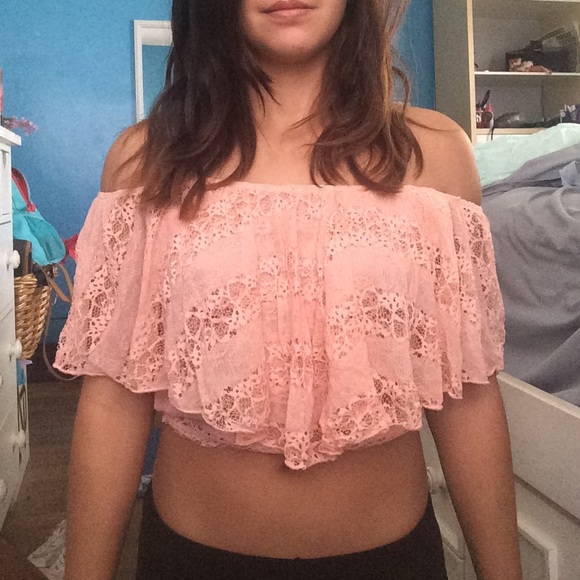 Flowy off-shoulder top - Picture 3 of 3