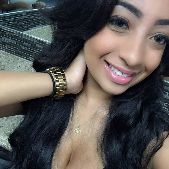 Meet your Posher, Alexia