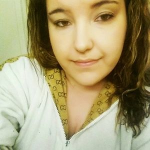 Meet your Posher, Courtney