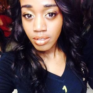 Meet your Posher, Cassandra