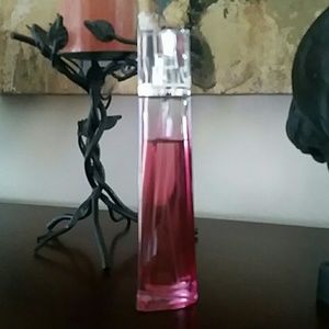 GIVENCHY Very Irresistible perfume