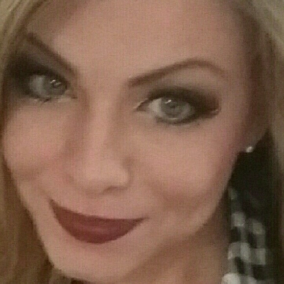 Meet your Posher, Laurissa - Picture 1 of 1