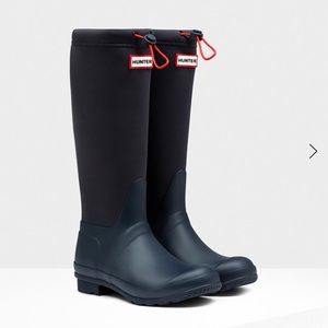 Tall Hunter Navy Neoprene Boots. (W/ bag)