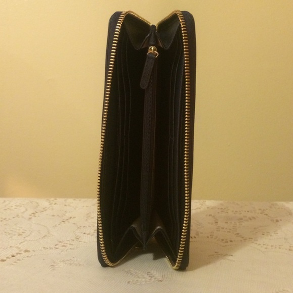 SOLD Michael Kors Navy Jet Set Wallet NWT - Picture 4 of 4