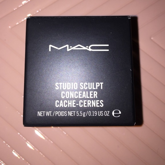 BNIB MAC cosmetics Studio Sculpt Concealer