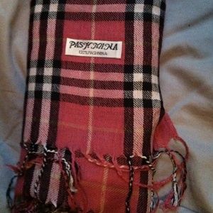 Super cute fall scarf 💯% cashmere!😍